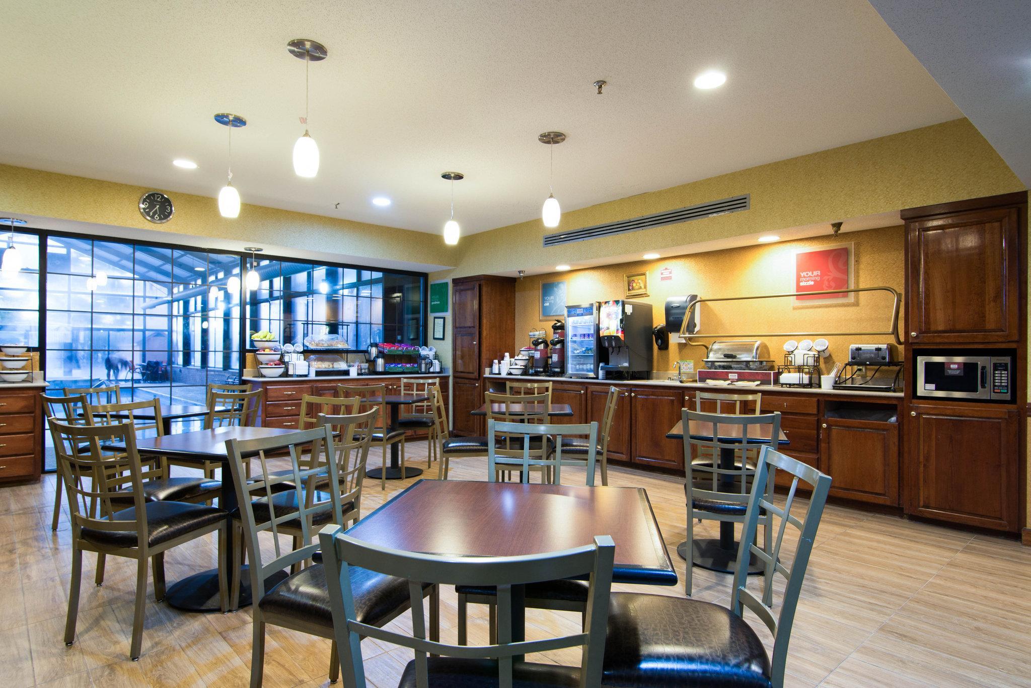 Comfort Inn & Suites Perry National Fairgrounds Area מראה חיצוני תמונה