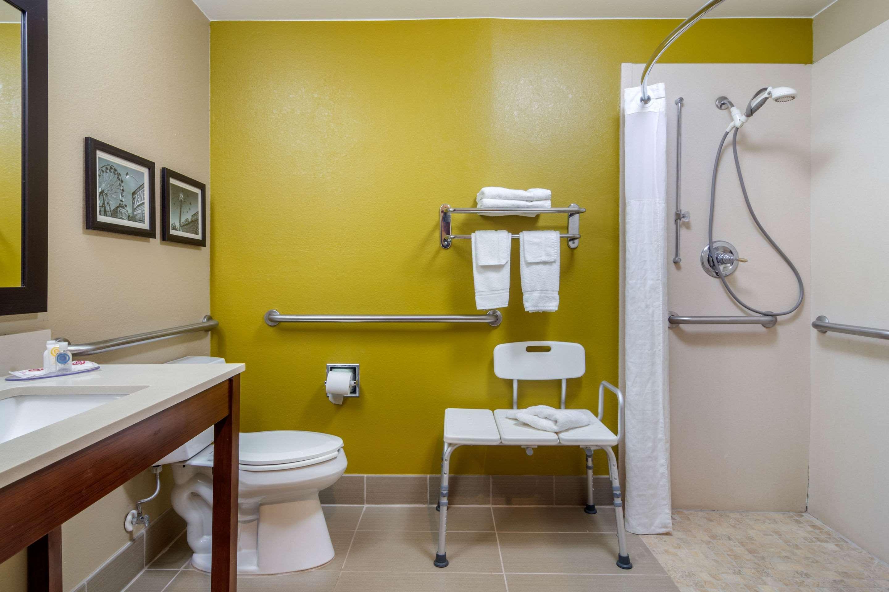 Comfort Inn & Suites Perry National Fairgrounds Area מראה חיצוני תמונה